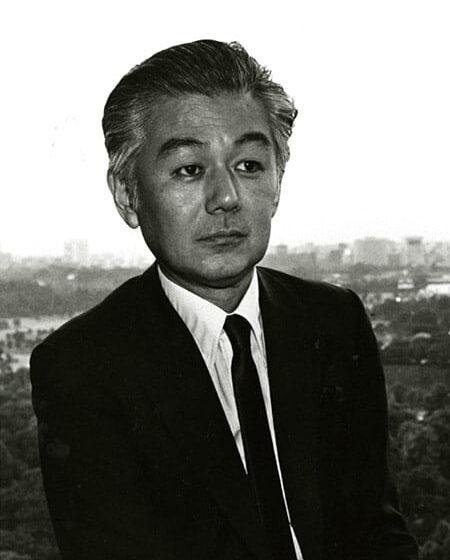 Dinosaurios, robot girls y agujeros de gusano